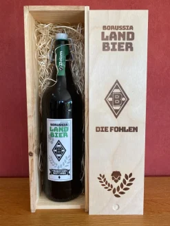 Borussia Mönchengladbach - 1 Flasche Landbier (leer) in dekorativer Holzbox