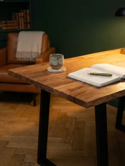 Bürotisch TARN Akazie Massivholz Baumkante Trapezbeine schwarz 120-200 cm breit