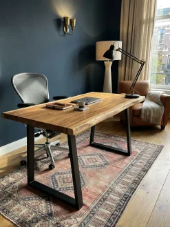 Bürotisch TARN Akazie Massivholz Baumkante Trapezbeine schwarz 120-200 cm breit