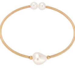 Charming open bracelet with natural pearls