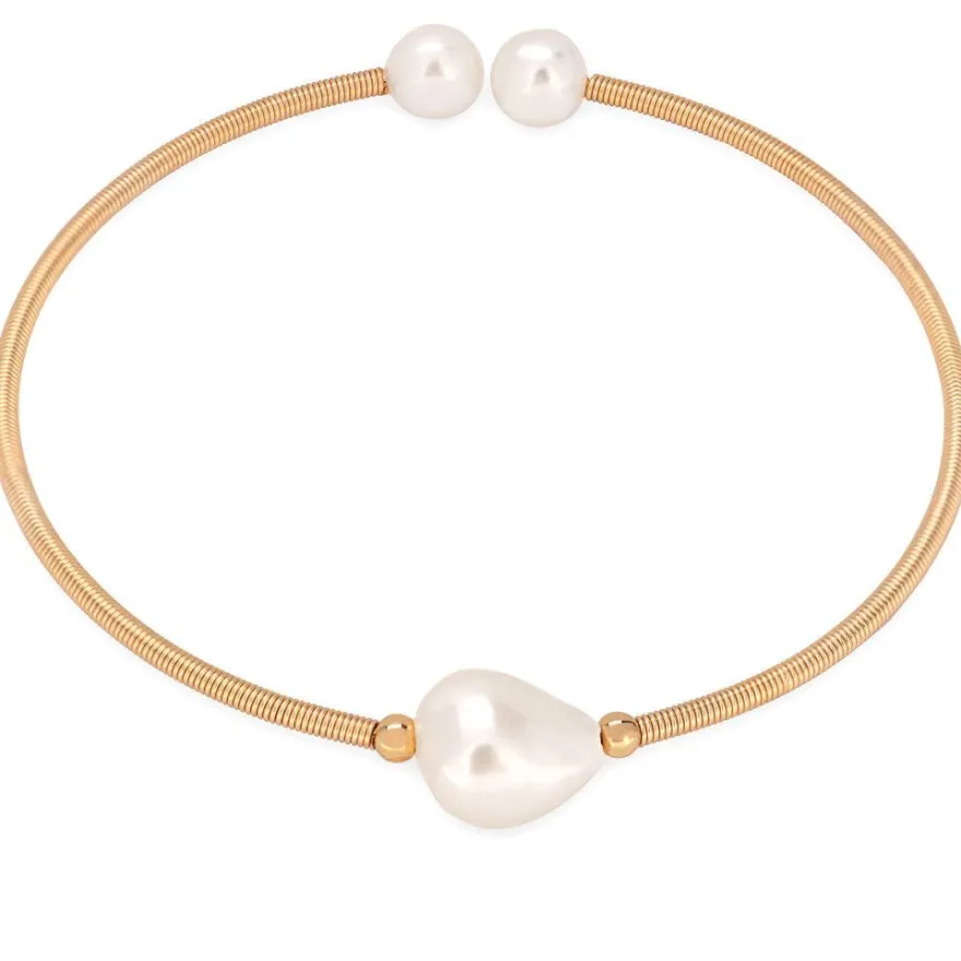Charming open bracelet with natural pearls