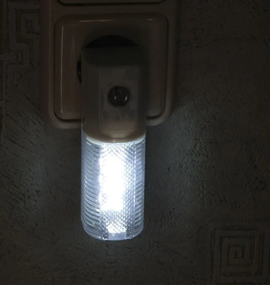 ChiliTec LED Nachtlicht mit Tag/Nacht-Sensor 230V, mit weißen LEDs, nur 1W