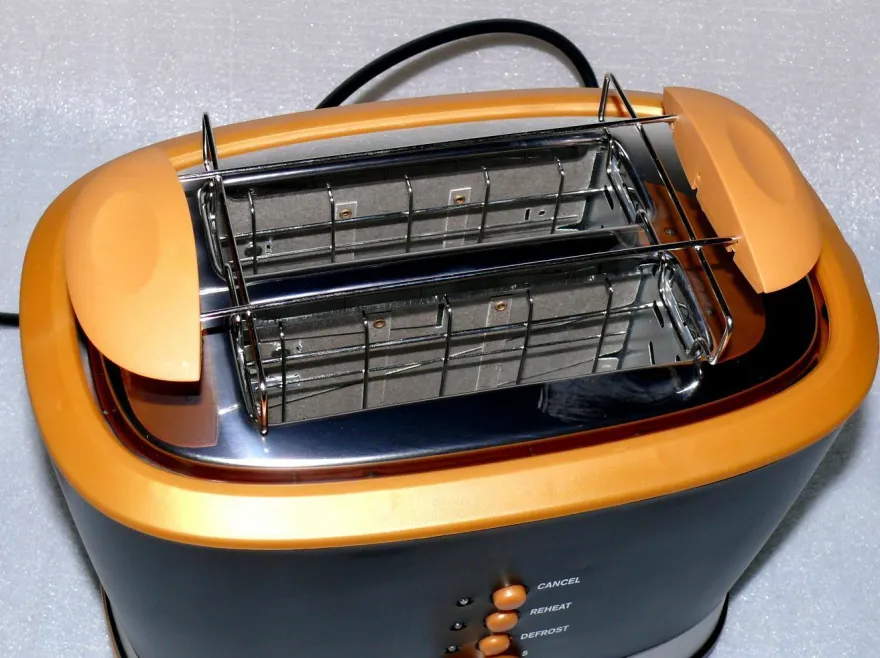 Emerio TO-108126.5 Toaster 820W Krümel Auftau Aufback Stopp Brotaufsatz BLK ORG