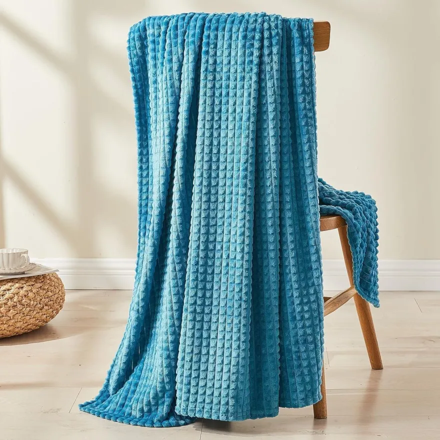 EMME Kuscheldecke 200x230cm, flauschig und warm mit 3D-Touch-Erlebnis, Türkis
