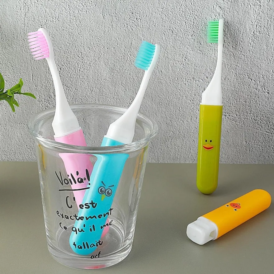 4er Set WLLHYF Reise-Zahnbürste Mini tragbar faltbar mit Etui Cartoon-Tierbilder