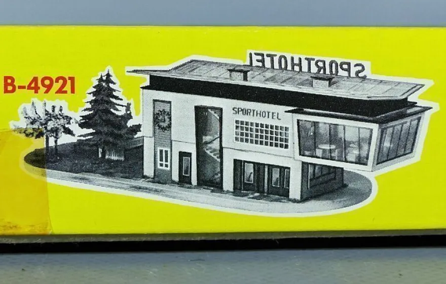 Faller H0 AMS B-4921 Sport-Hotel Sport-Cafe Renngebäude 50er/60er Jahre NEU OVP