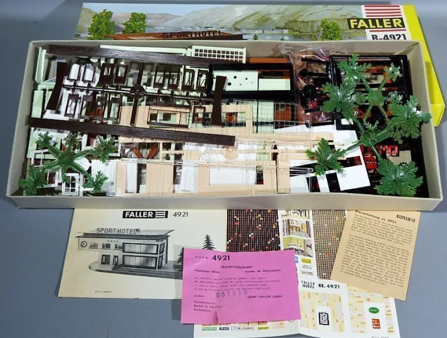 Faller H0 AMS B-4921 Sport-Hotel Sport-Cafe Renngebäude 50er/60er Jahre NEU OVP