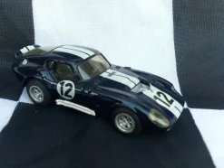 Ford Cobra Daytona, Tenariv