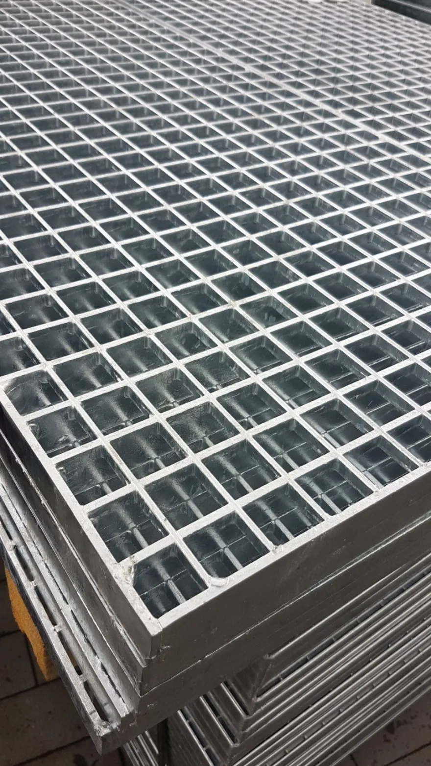 Gitterrost 400x1000 x 30/30 Tragstab 40/4 mm Befahrbar für Waschanlagen Schwerlast