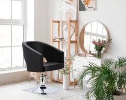 Greta Friseurstuhl mit Chromfußstütze, ergonomisch & stilvoll, schwarz