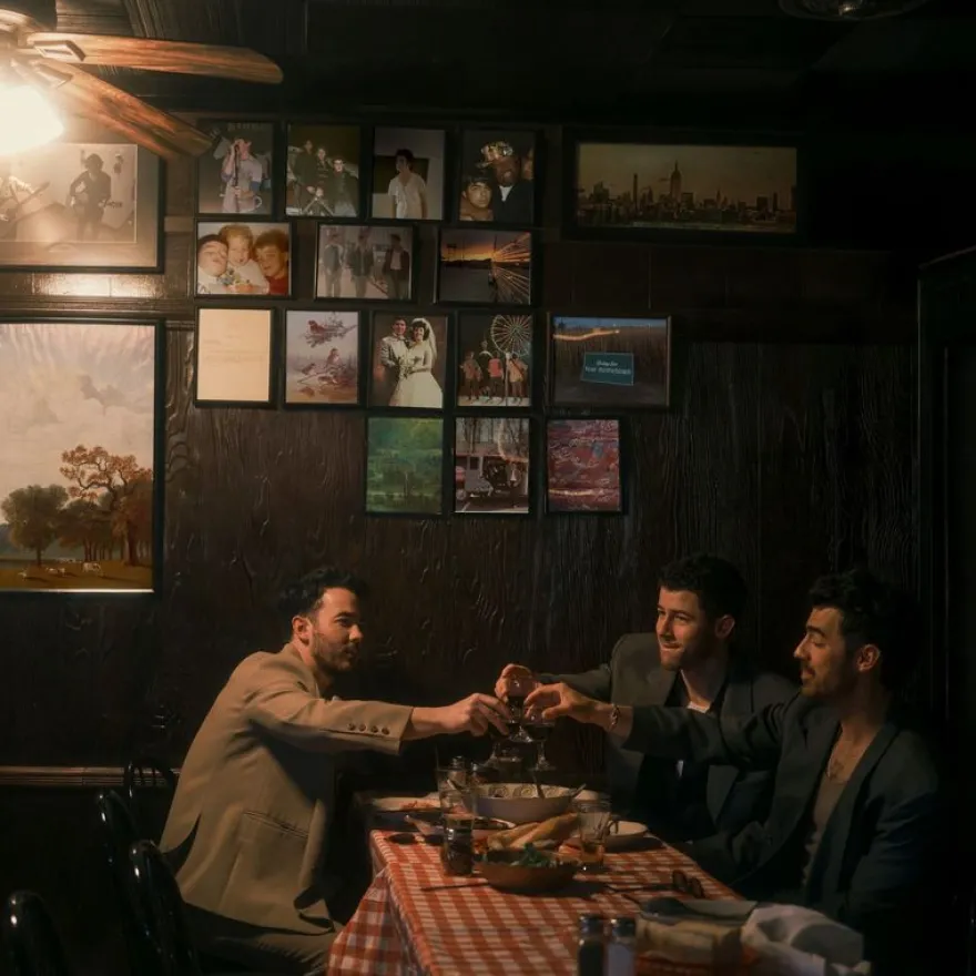 Jonas Brothers: Greetings From Your Hometown