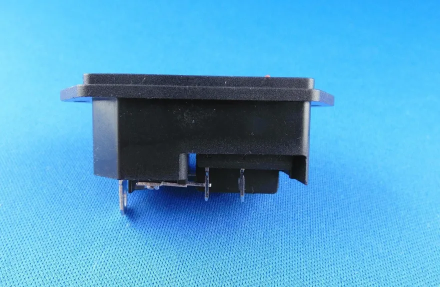 Kaltgeräte-Steckverbinder Stecker C-14 10A/250V mit Schalter, 6A/250V