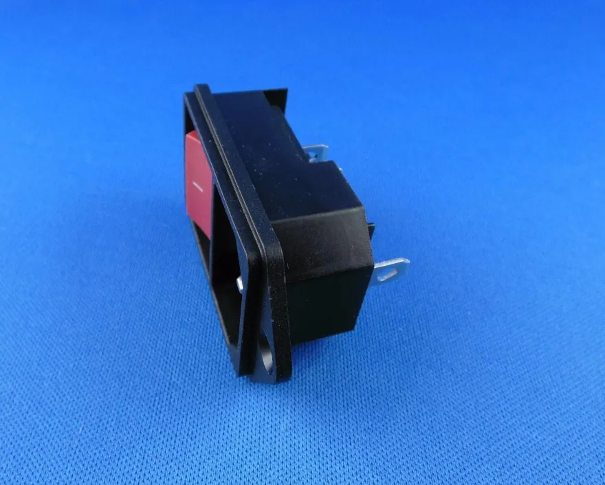 Kaltgeräte-Steckverbinder Stecker C-14 10A/250V mit Schalter, 6A/250V