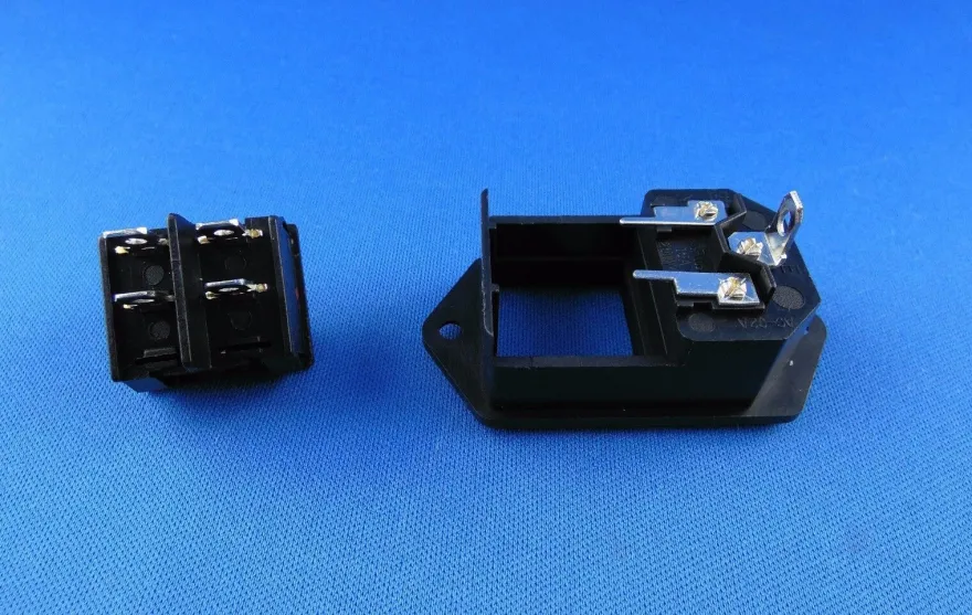 Kaltgeräte-Steckverbinder Stecker C-14 10A/250V mit Schalter, 6A/250V