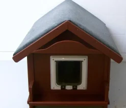 Katzenhaus Katzenhöhle Kleintierhaus Kaninchenhaus wetterfest isoliert