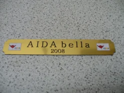 Kleines Namensschild für Modellständer - AIDA blu