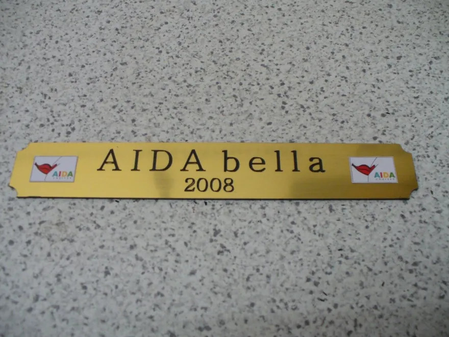Kleines Namensschild für Modellständer - AIDA blu