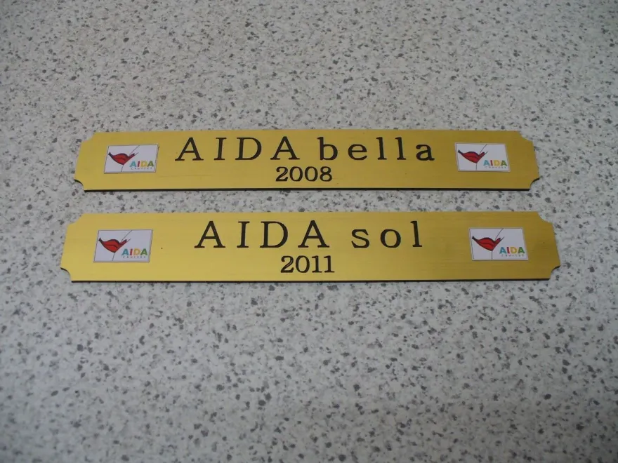 Kleines Namensschild für Modellständer - AIDA blu