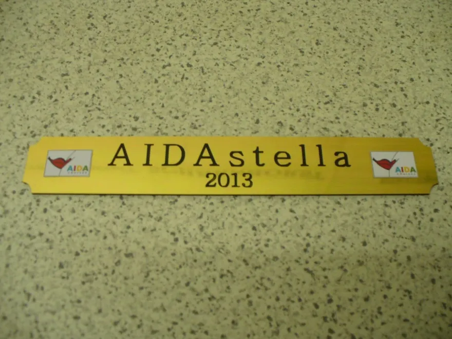 Kleines Namensschild für Modellständer - AIDA blu