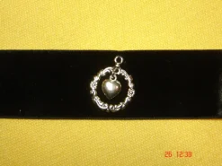 Kropfband mit Herzanhänger Halsband Samtband schwarz Choker Dirndlschmuck p