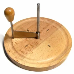 Käse Theke Ole Friedel Set Tete de Moine Kaese halber Laib und abgerundete Haube