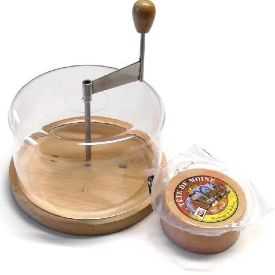 Käse Theke Ole Friedel Set Tete de Moine Kaese halber Laib und abgerundete Haube