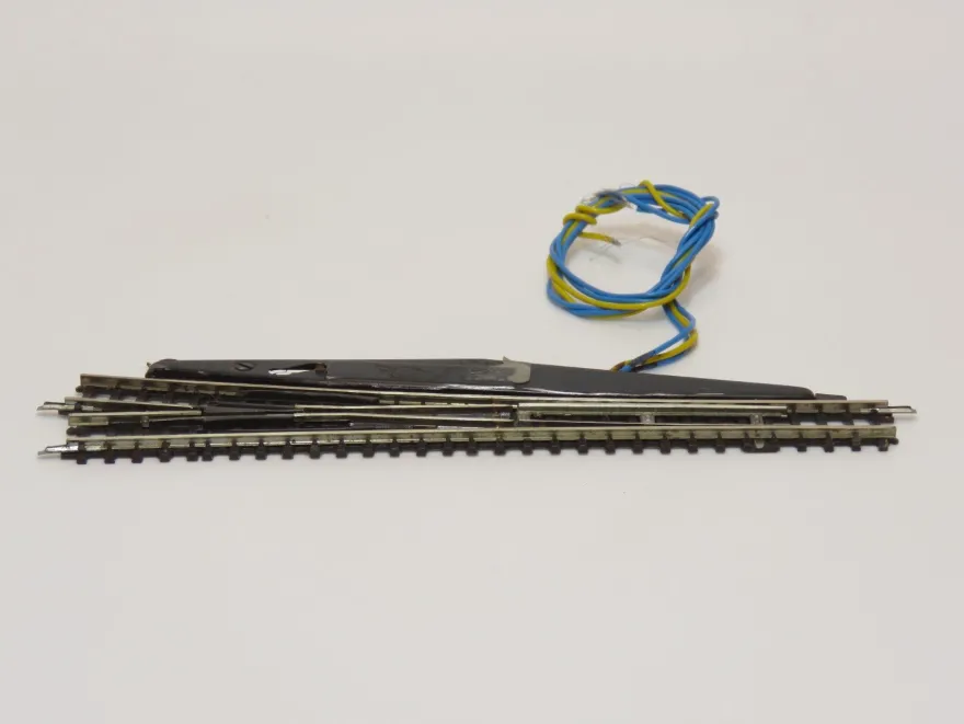Märklin mini-club 8563 - rechte elektrische Weiche - Spur Z - 1:220 - Nr. 37