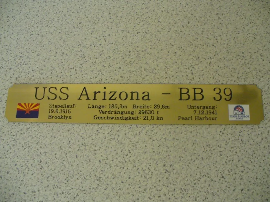 Namensschild für Modellständer mit Daten - USS Texas BB35