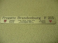 Namensschild für Modellständer mit Daten - Fregatte Brandenburg F215