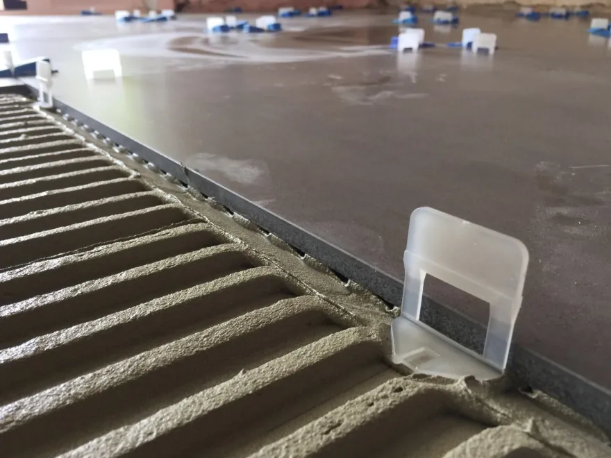 Nivelliersystem 0,5 mm Fugenbreite! Für eine Fliesenstärke von 3-12mm geeignet!