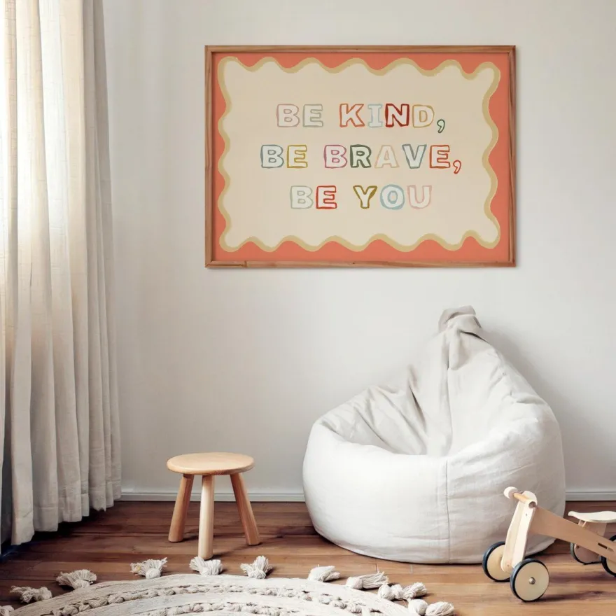 Poster Kinderzimmer · Be Kind, Be Brave, Be You · Bunter Spruch in Regenbogen