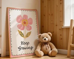 Poster Kinderzimmer Blume · Keep Growing Spruch · Liebevolle Deko mit Botscha