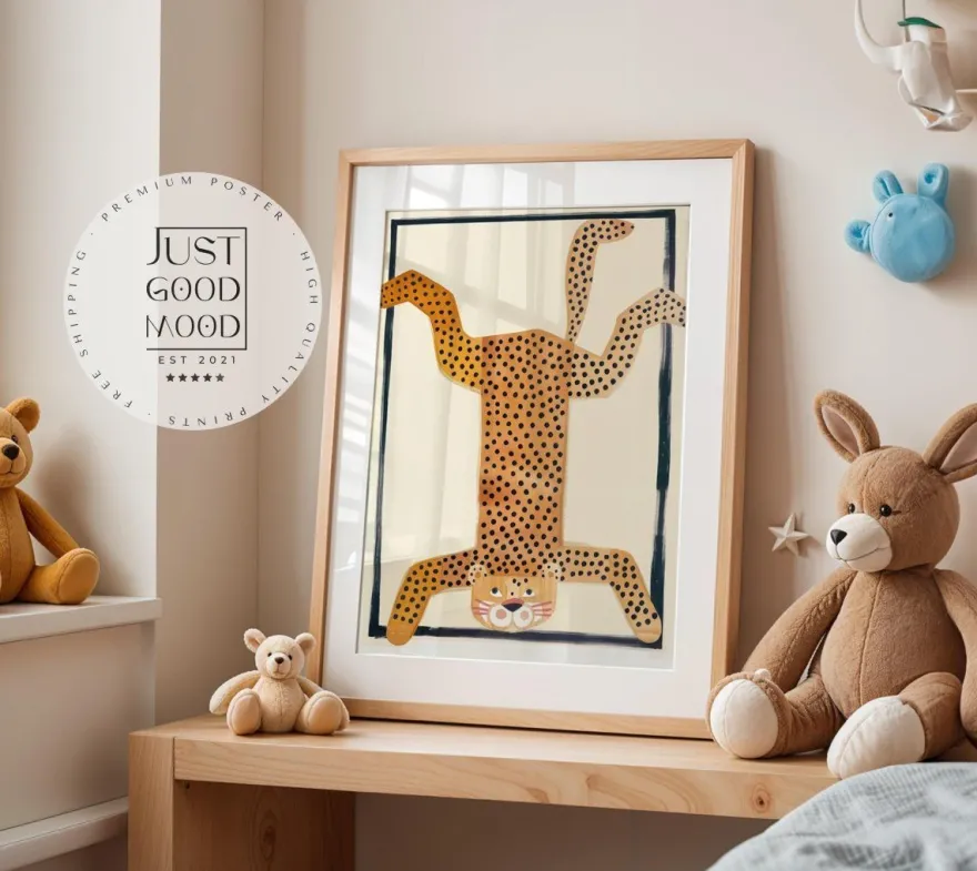 Poster Kinderzimmer Tier · Gepunkteter Leopard Kopfstand · Lustiges Wandbild