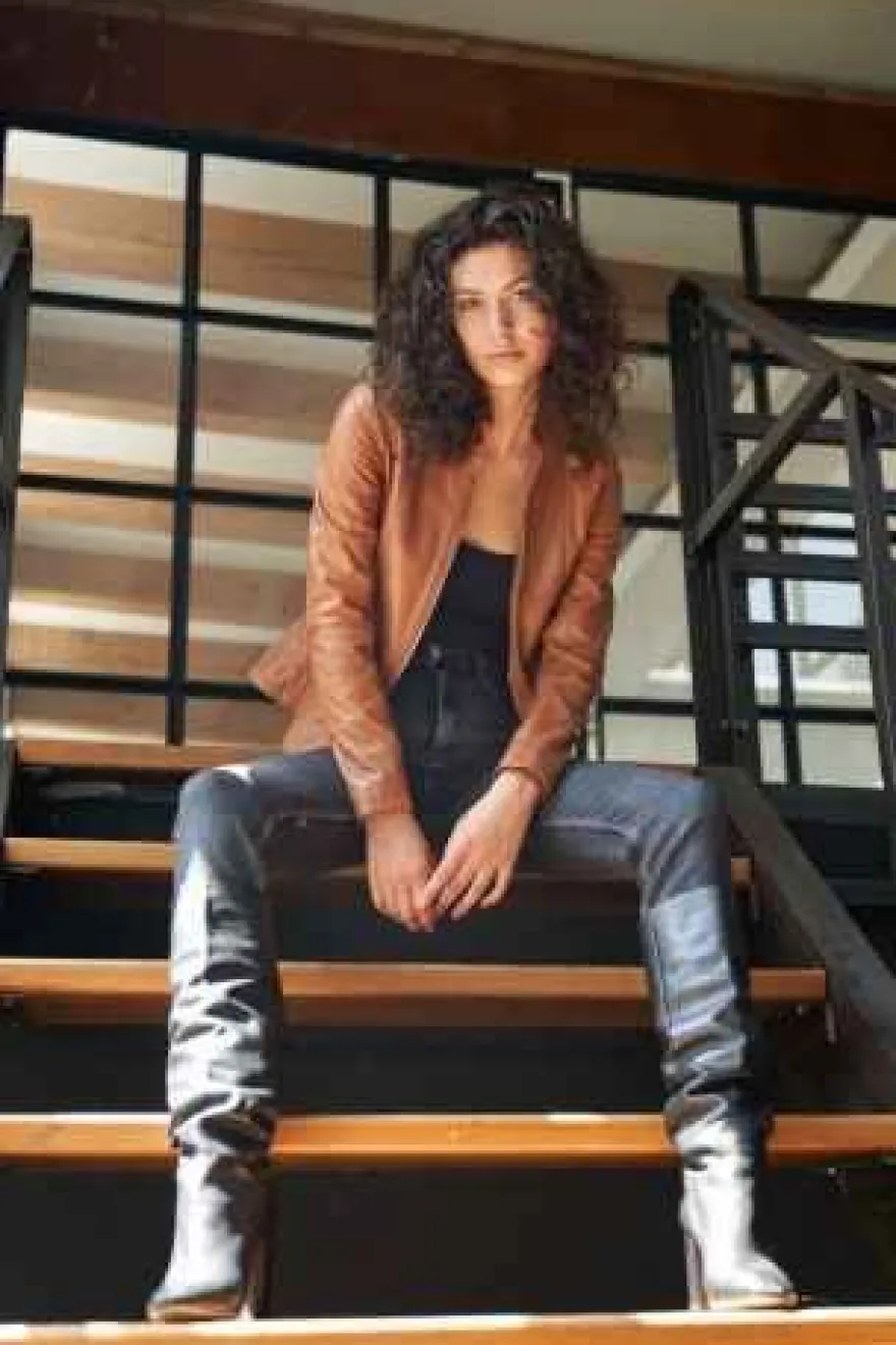 Ricano Abigale Damen Lederjacke Cognac Echtleder Lammnappa Slim Fit Stehkragen