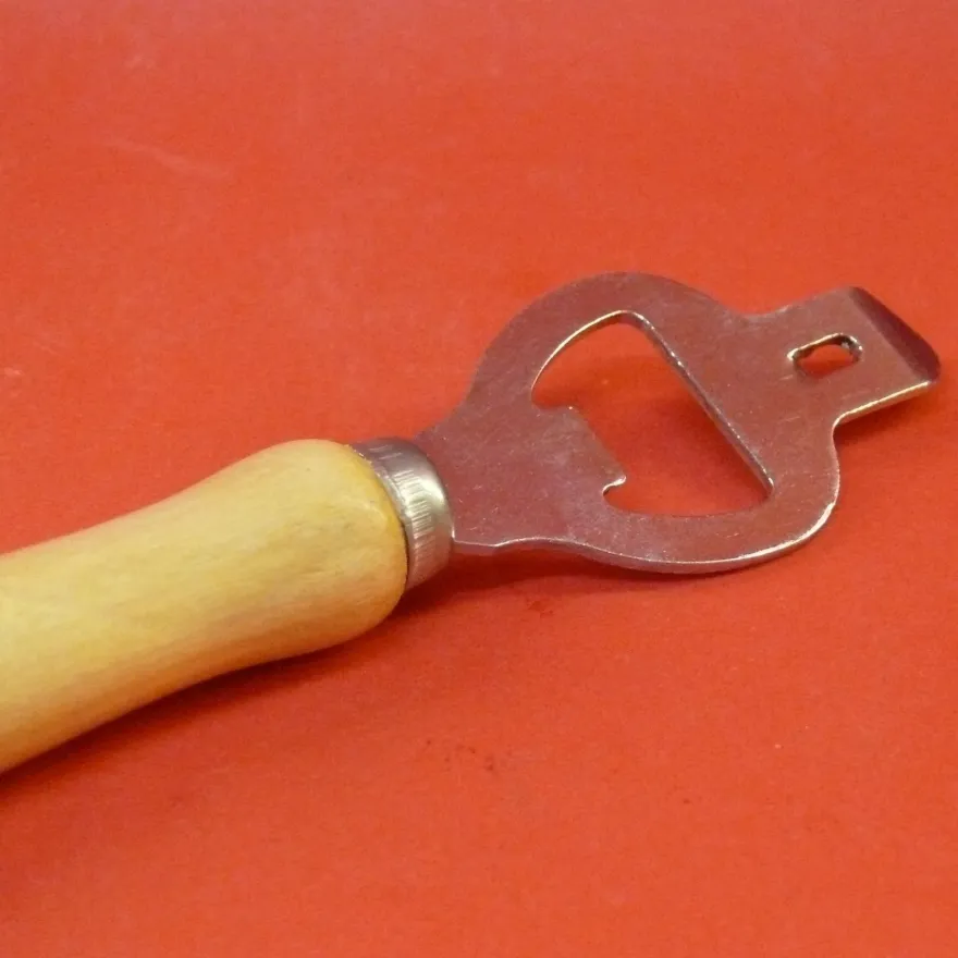 26 Stück Flaschenöffner Dosenöffner Locher Bieröffner mit Holzgriff Buche Restposten