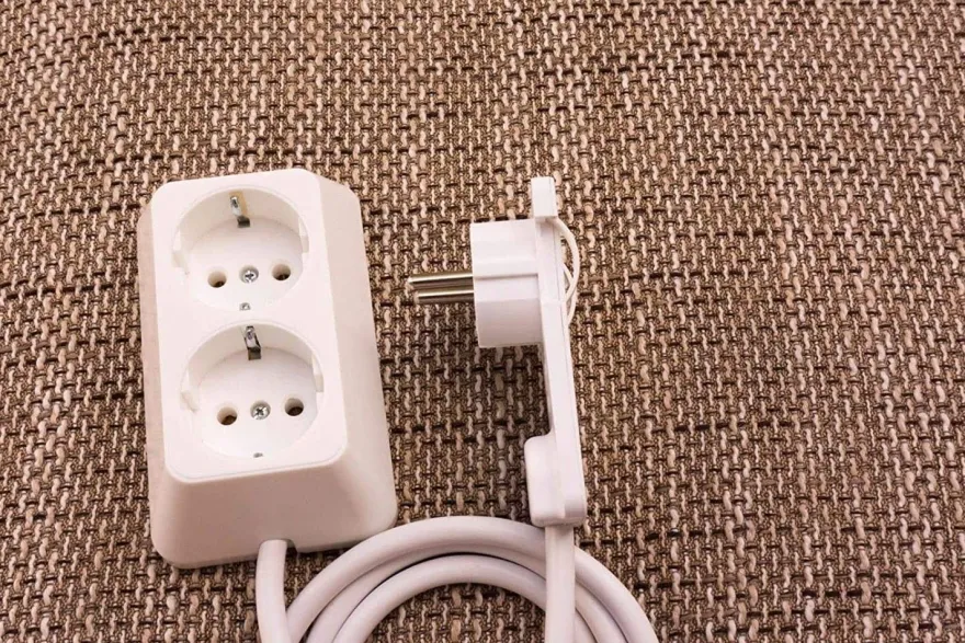 Steckdose mit 2er 1m Mehrfachsteckdose Multistecker Möbel hinter Flachstecker