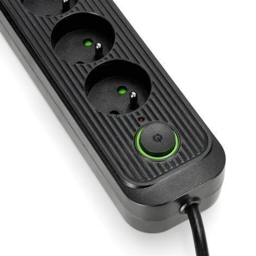 Steckdosenleiste Schwarz 4 Steckdosen 3m Verlängerungskabel mit 4xUSB Schalter Erdung