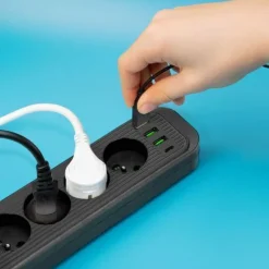 Steckdosenleiste Schwarz 4 Steckdosen 3m Verlängerungskabel mit 4xUSB Schalter Erdung