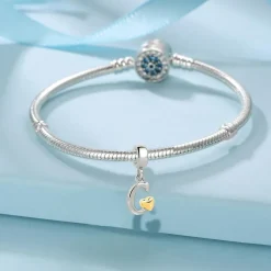 Symretie Damen A-Z Buchstaben Charm Anhänger Initial Beads Charms mit Gelbem