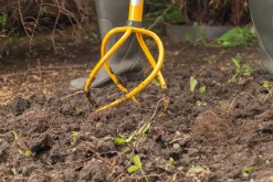 Tornadica 2in1 Gartenkralle - Vertikutierer und Unkrautentferner in einem