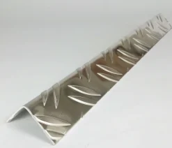 Winkel Riffelblech 1,5/2 2,5/4 3,5/5 5/6,5 2000mm Länge Kantenschutzwinkel